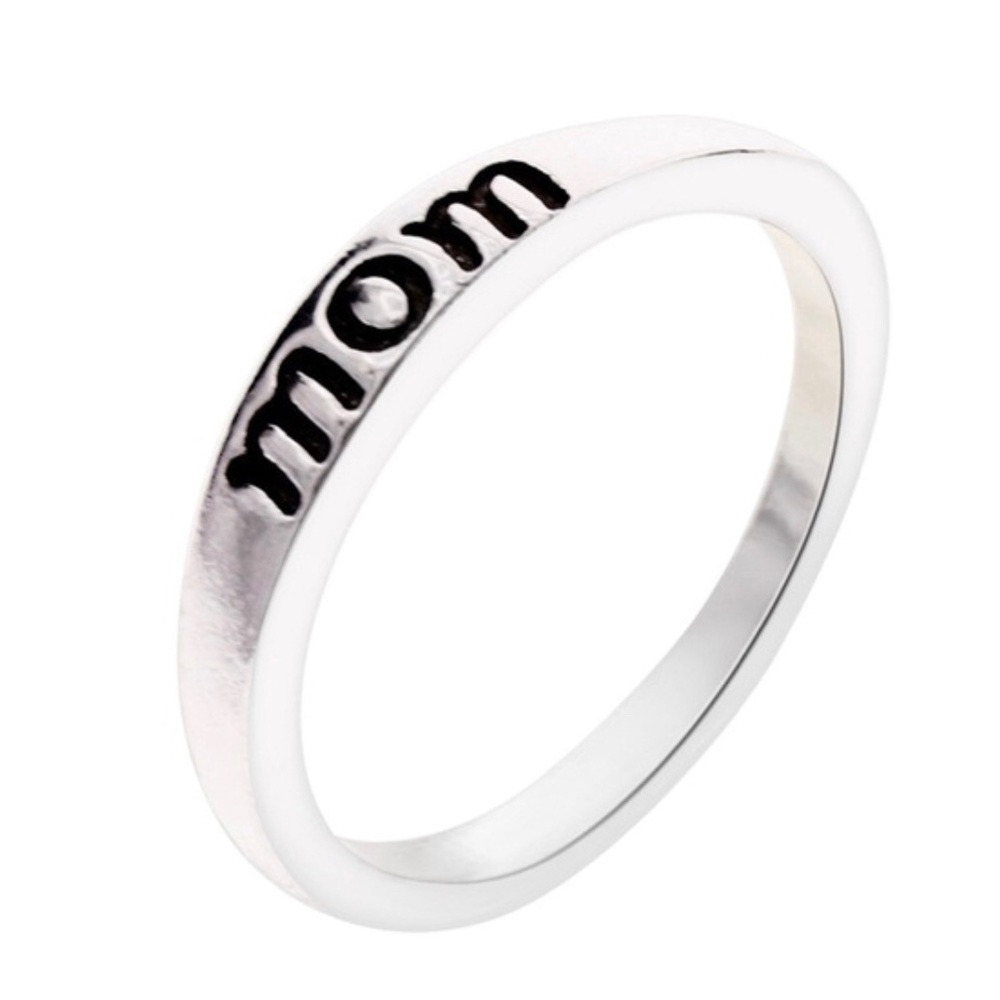 New Silver (Fashion Jewelry) “Mom” Ring. Sz 7